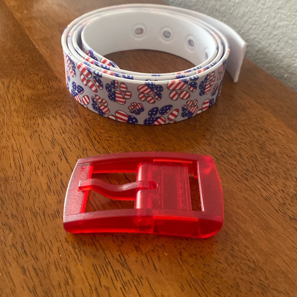 NIB C4 Patriotic Paw Print Belt